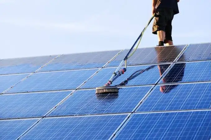 Limpieza de paneles solares